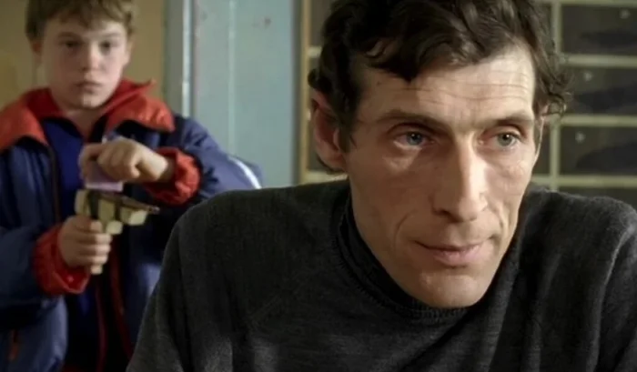 Кадр из сериала «Громовы» (2006)