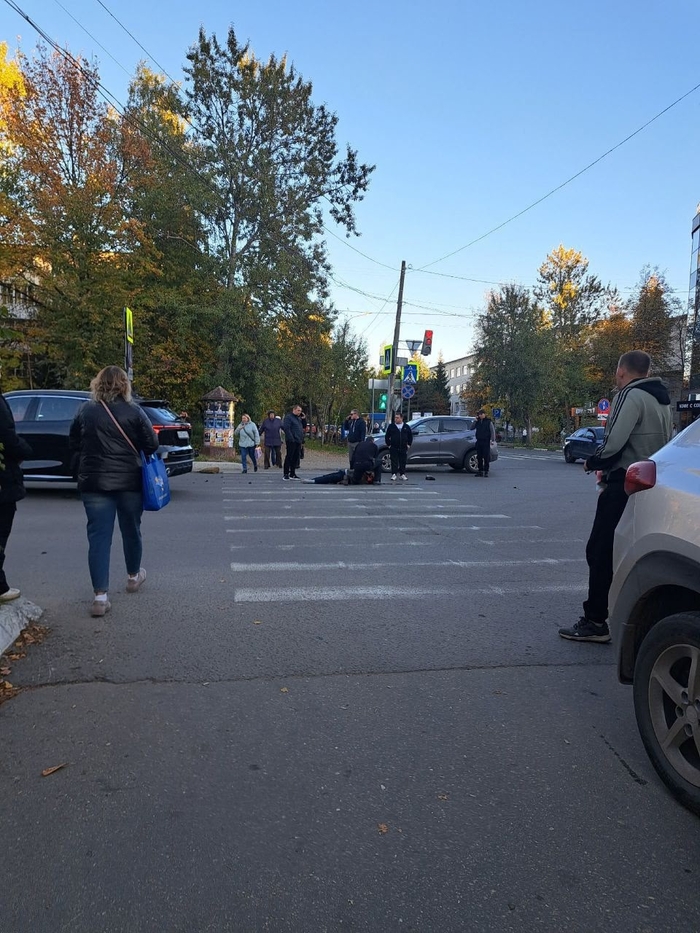 Автомобиль сбил скутериста