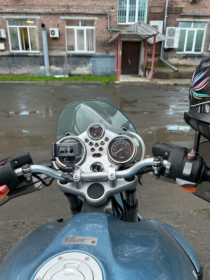 Еще докупил модульный держатель для телефона/навигатора, но можно и камеру поставить, комплект вышел в 4.5к)