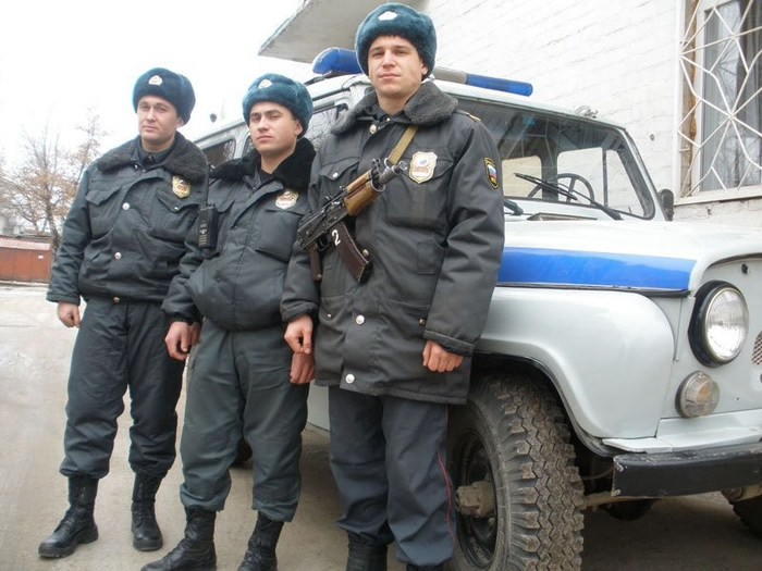 Примерно такие ребята приехали и даже на примерно таком УАЗ'е