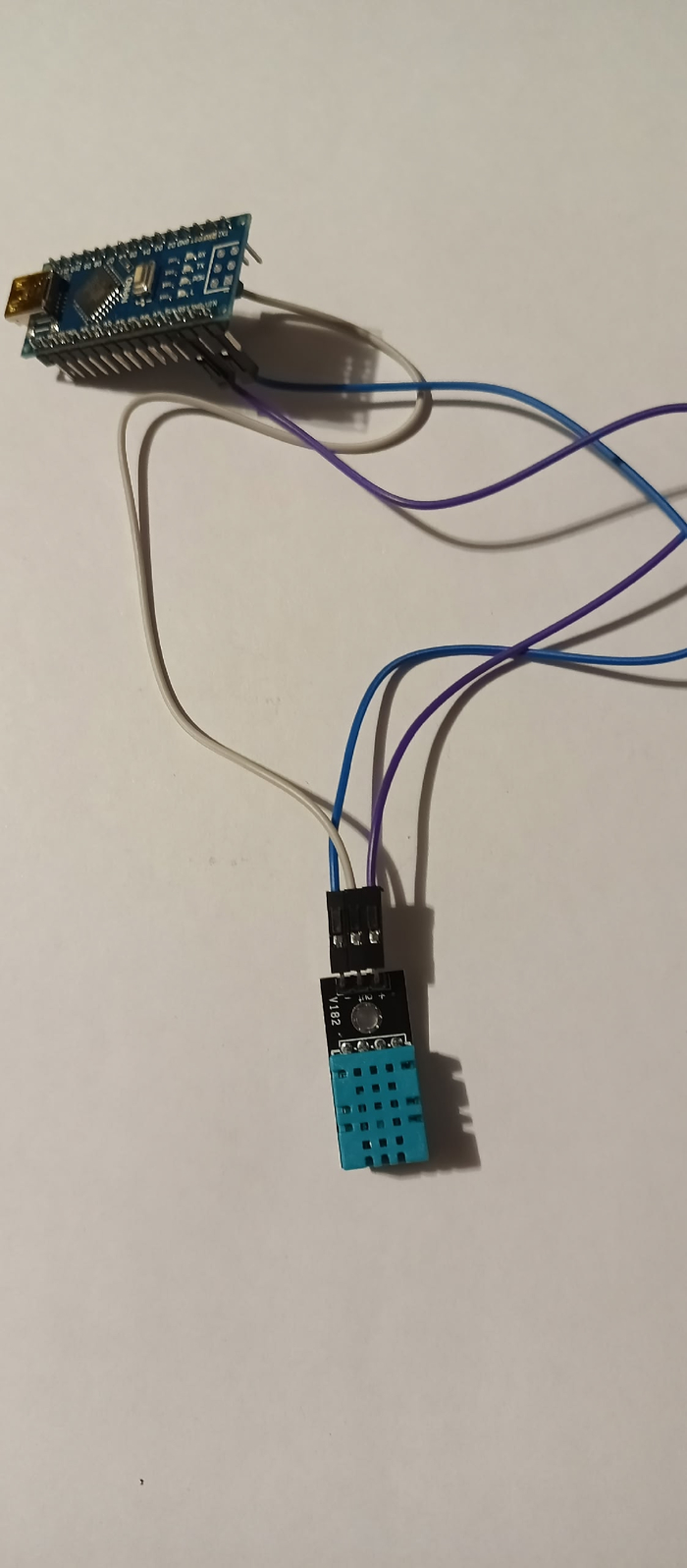 Подключение датчика DHT11 к Arduino Nano. + на датчике, к пину 5V на Arduino, out на датчике, к пину D2 на Arduino, - на датчике, к пину GND на Arduino.