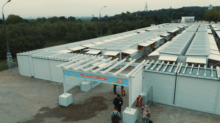 Раньше в Ростове-на-Дону, сейчас в музее-заповеднике Коломенское в Москве. 