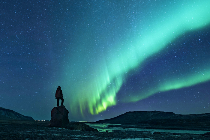 За сиянием и метеорами
