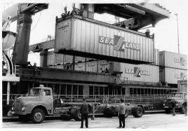 Стандартизация позволила загружать контейнеры за считанные минуты. Каждый порт мира стал говорить на одном "логистическом языке"