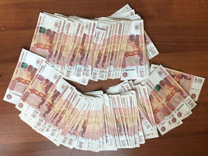 За навязчивый спам мужчина отсудил у банка 115 тысяч рублей за нанятого юриста