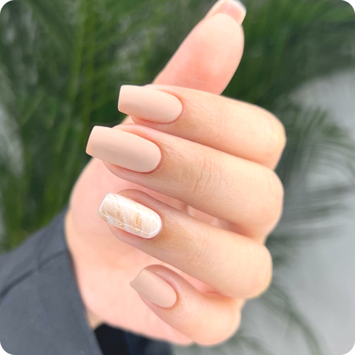 12 идей дизайна маникюра на осень 2025, которые придут на место надоевшего френча и сливочного масла