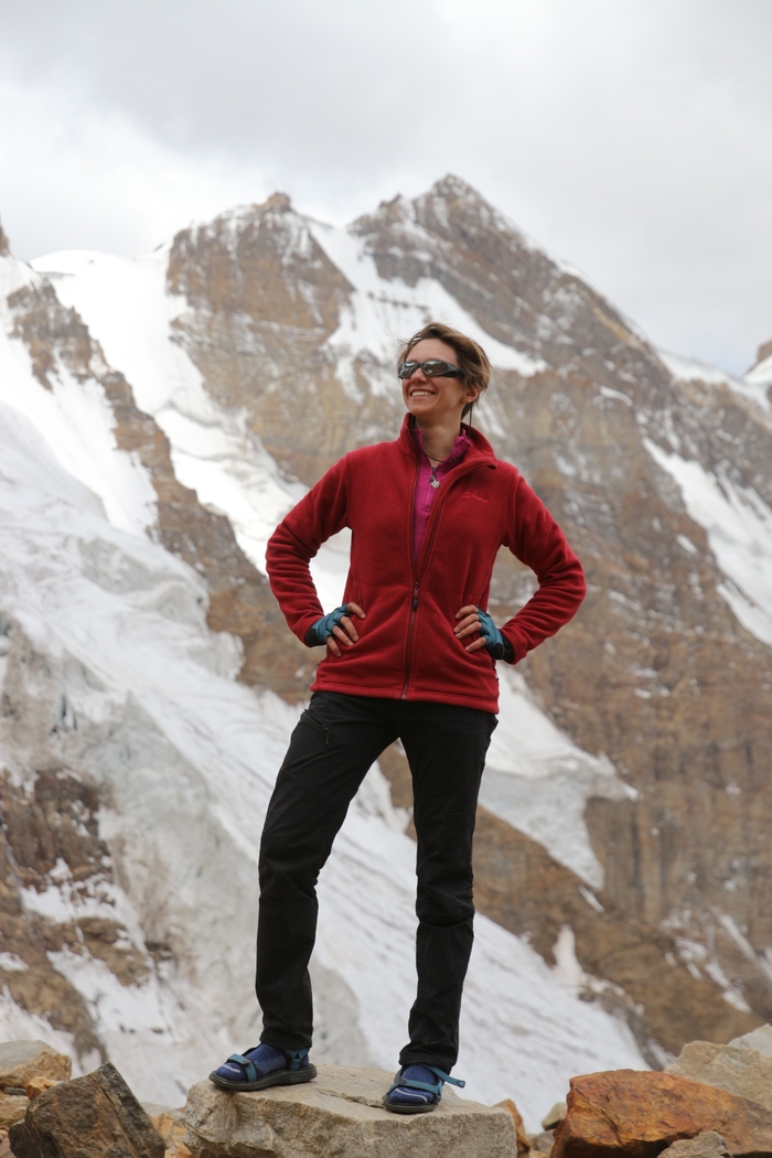 Катя Б. Руководитель. Поскольку Кать у нас набралось аж 3 штуки в одной группе, то я ставил первую букву фамилии. Если указано просто "Катя" - то это она, самая, руковод!