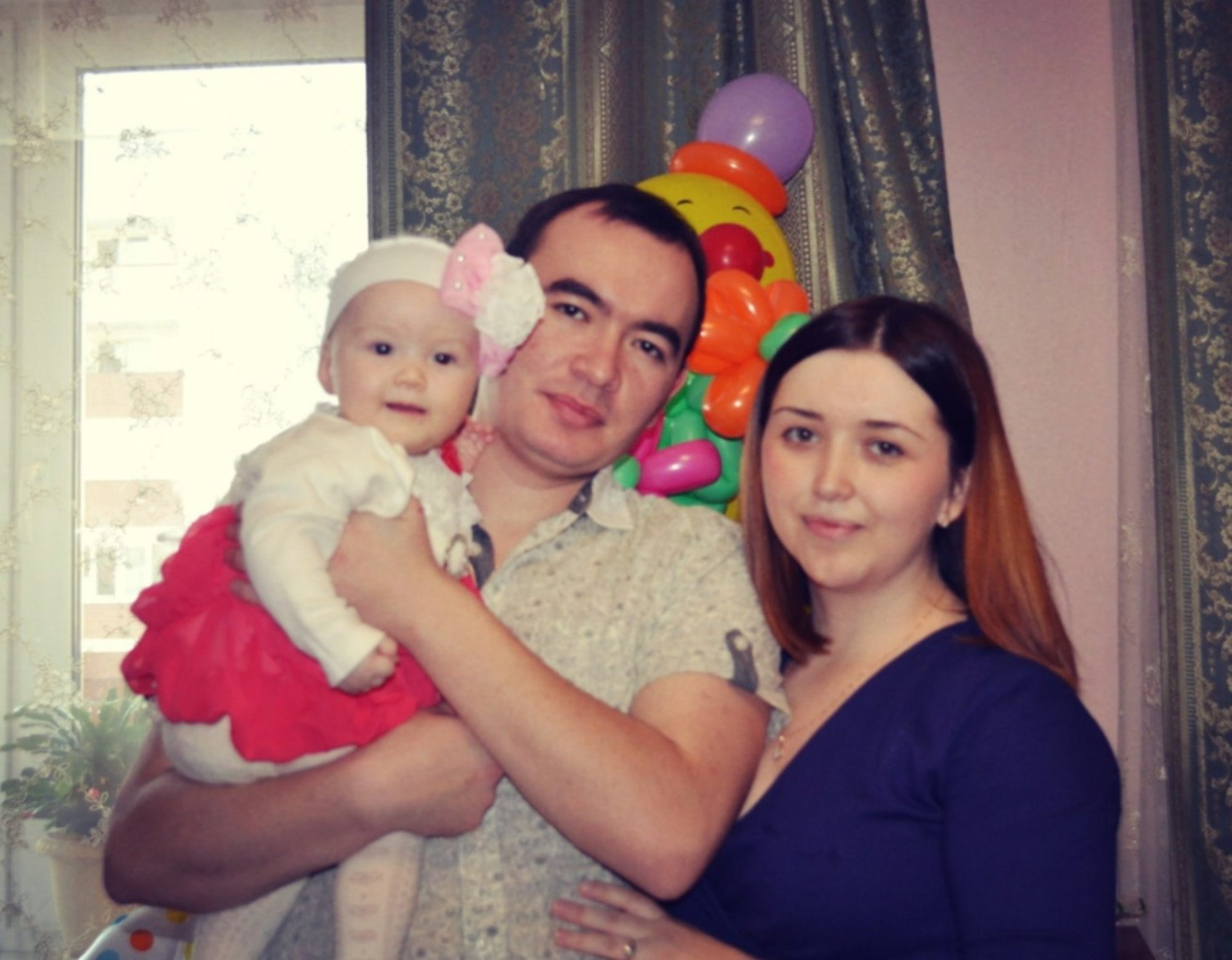 Yigit qoli bilan mushukka tegdi