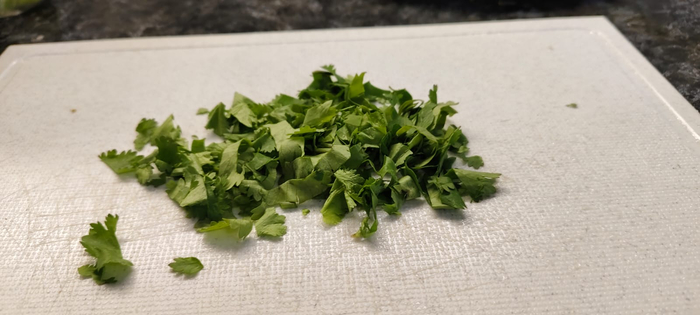 Нарезаю зелень