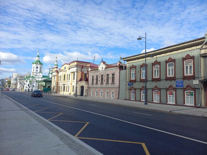 На улице Ленина сохранились старинные деревянные дома, конец девятнадцатого, начало двадцатого века.