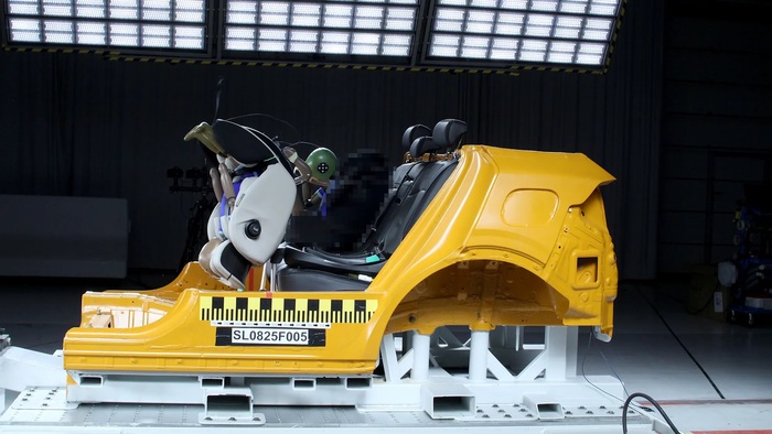 Сертификат R129 - не гарантия безопасности: что показали провальные краш-тесты детских автокресел в 2025 году