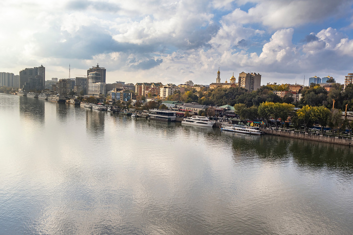 Вид в сторону левого берега: