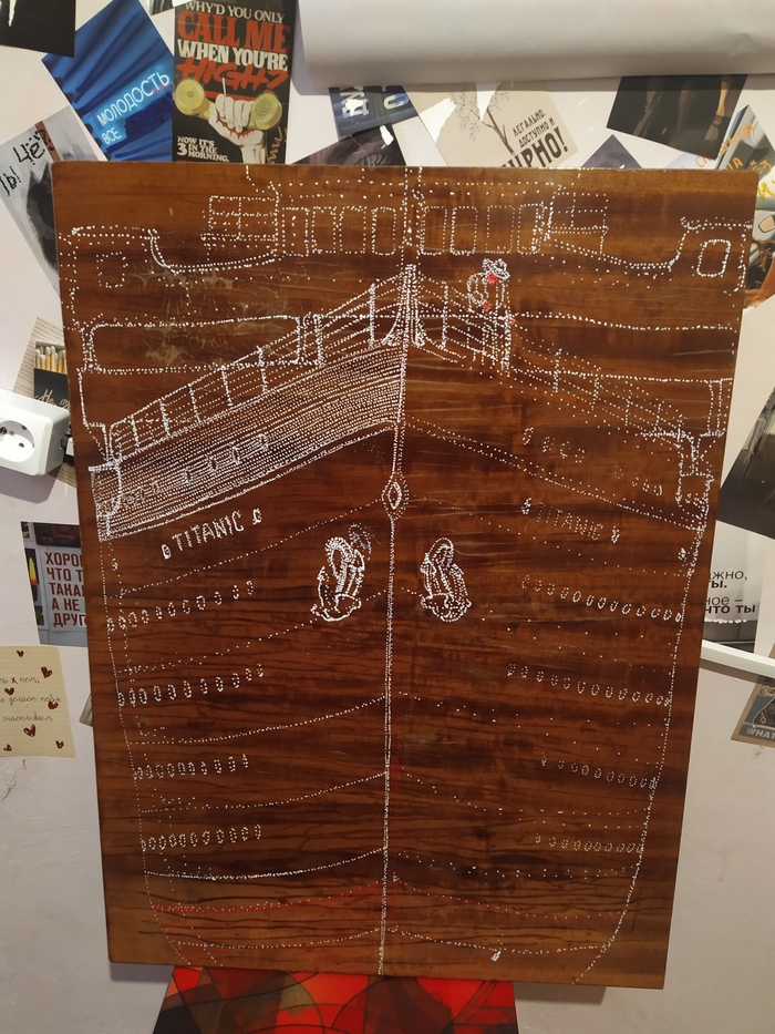 Сюжет простой. Господин Нуар бросает пустую бутылку в океан.