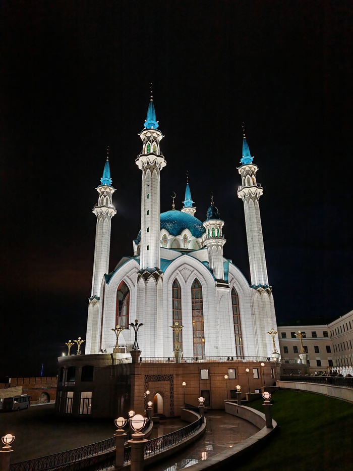 Казань. Мечеть Кул Шариф. Снято на HONOR Magic 5 Pro. Фотография без обработки.