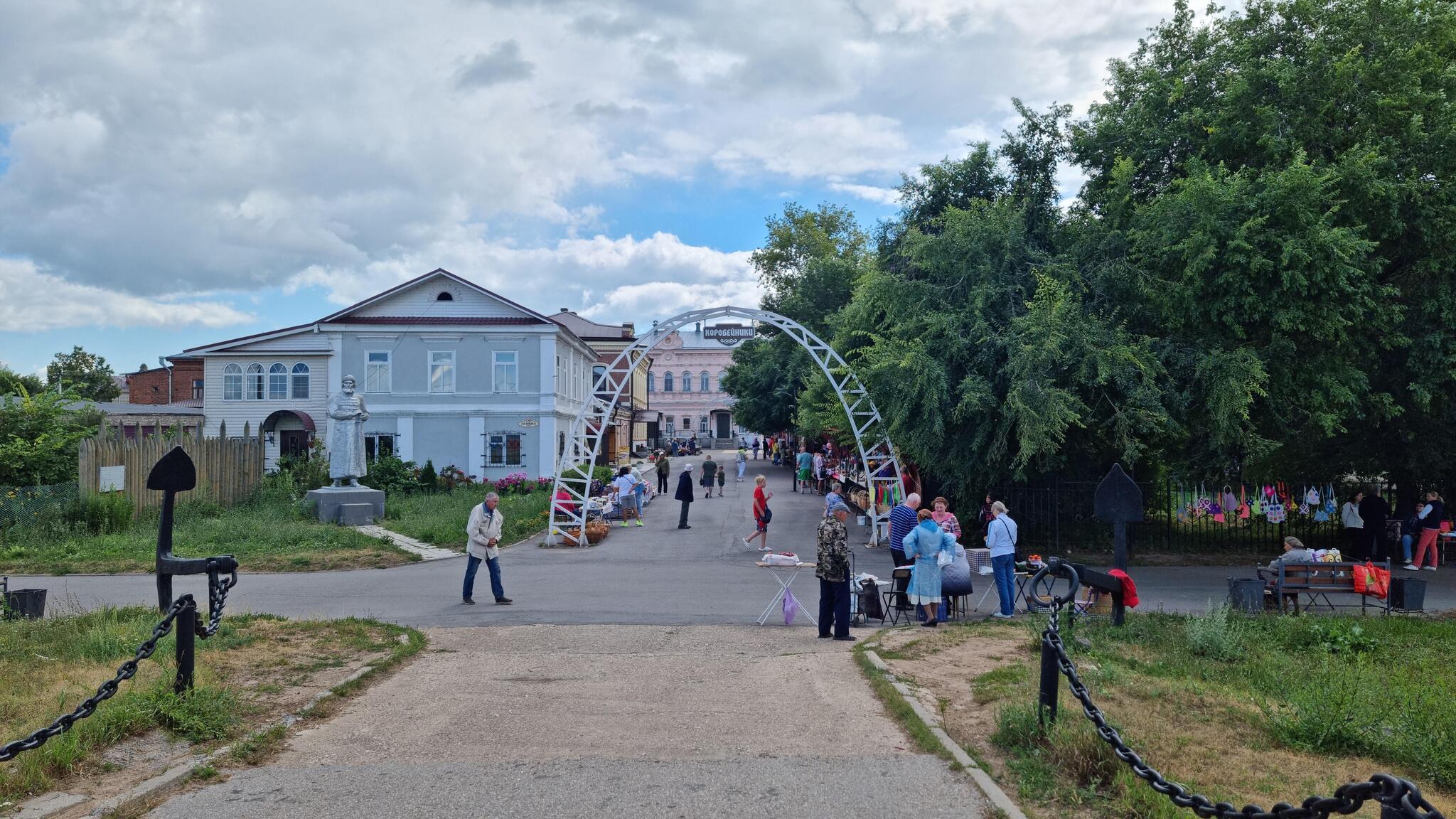 Kozmodemyansk: In the Footsteps of Ostap Bender, Disposable Ships, and the Retribution for Frivolity. Day Sixty-Four - Series Along the Volga in a kayak The river as a way, My, Longpost, Kayak, Volga river, Kozmodemyansk, Ostap Bender, 12 chairs, Vasyuki, The pier, Wave, Motor ship, Souvenirs, Museum, Merchants, Belyana, Ethnographic Museum, Kindness, Wild animals, Wind, Midges, Video, Vertical video, Short videos