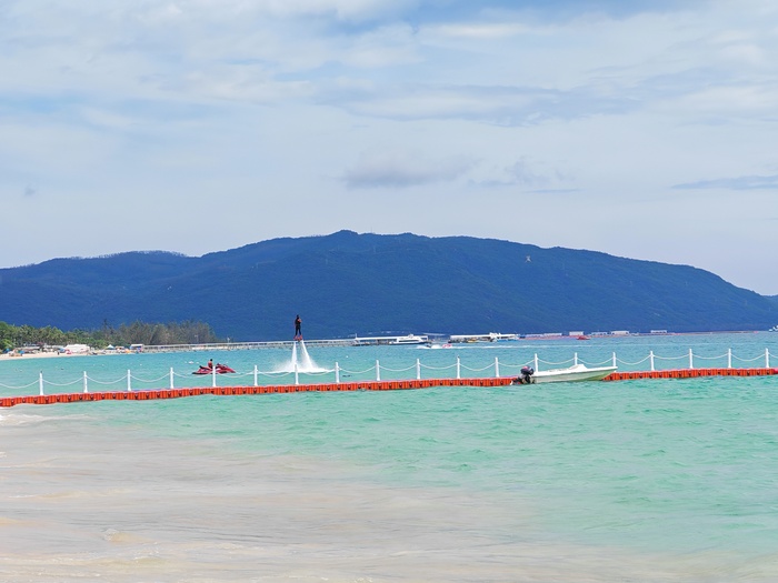 На водных струях