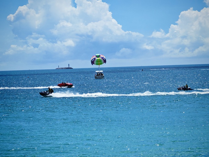 Что на дорогах, что на море. Никаких правил