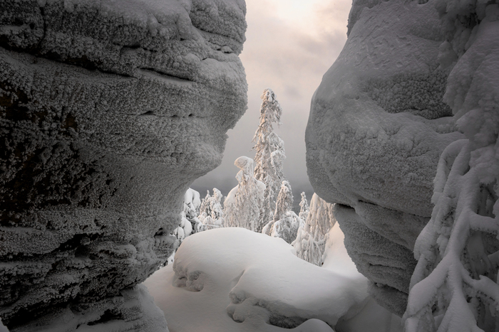 Через скалы