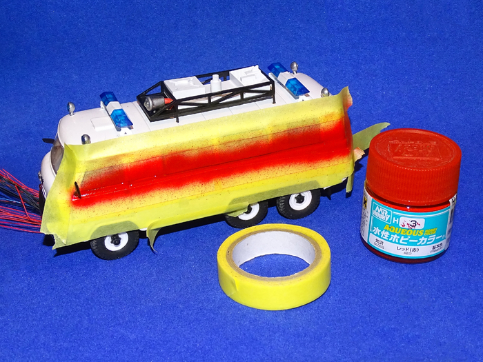 Рис. 11. Оформление красной ливреи по обоим сторонам модели УАЗ-452К на службе у Охотников за привидениями в СССР