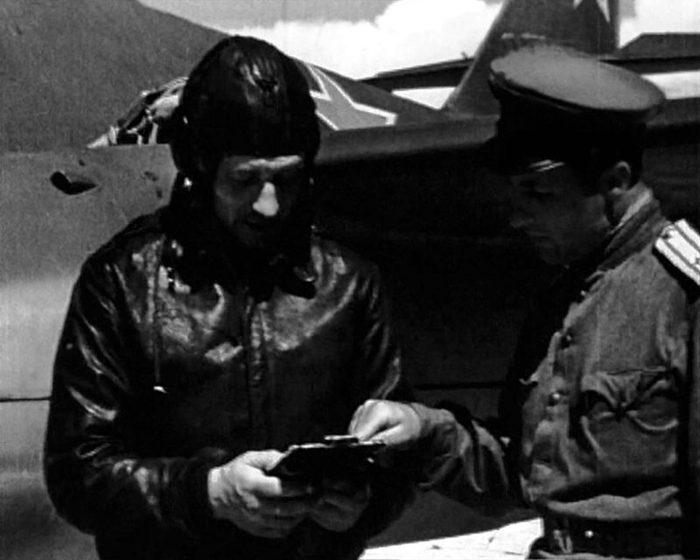 Летчик-испытатель, инженер-подполковник Андрей Кочетков проводит испытания Me-262.