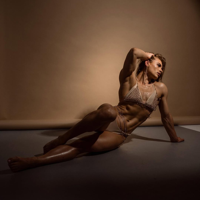 Bodibilding bilan shugullanadigan ayollarning katta klitorislari Bodibilding bilan shugullanadigan ayollarning katta klitorislari