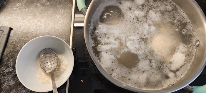 Снимаю шумовкой пену