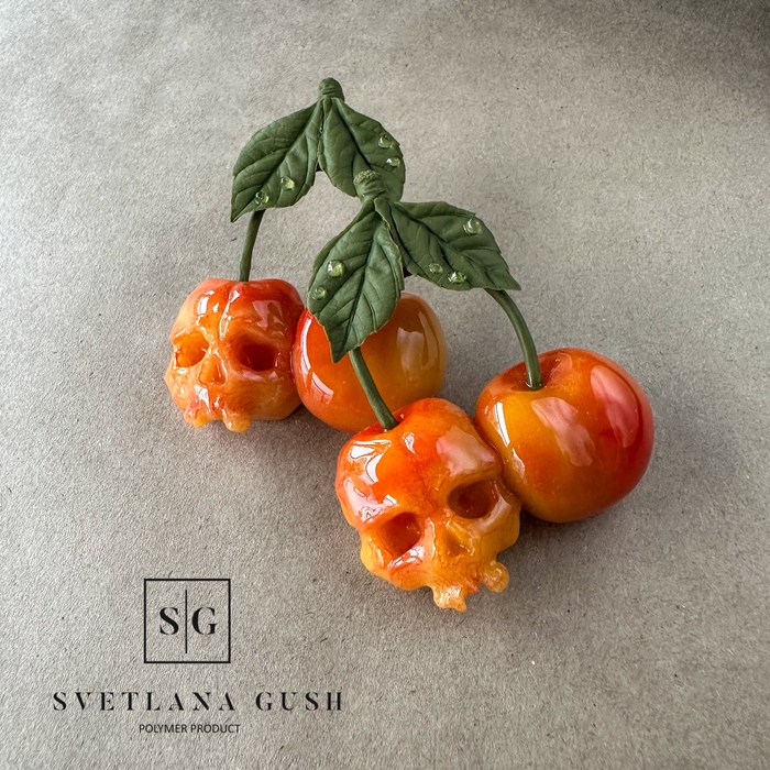 Вишнева брошка