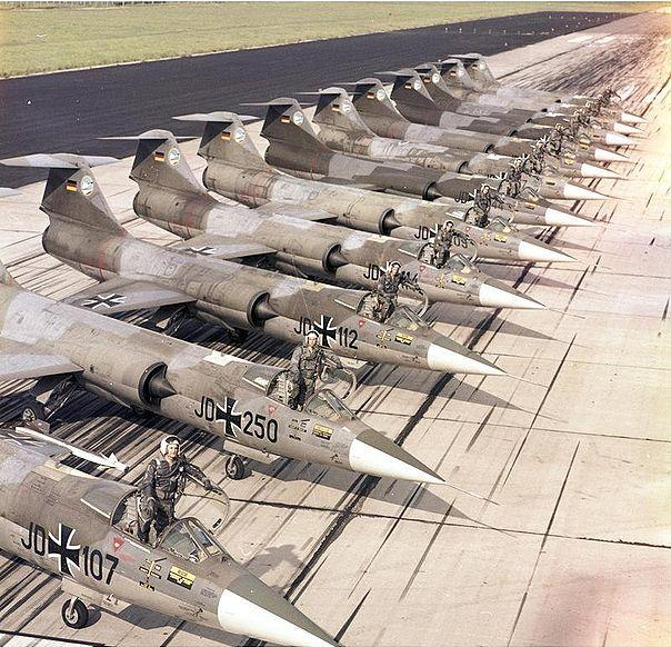 F-104 ВВС ФРГ, выстроенные парадным строем