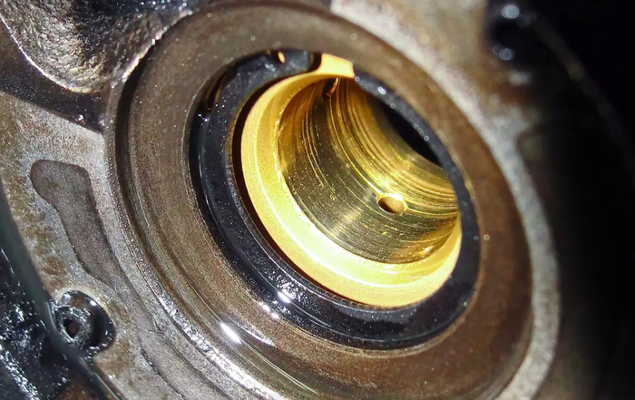 Риски, задиры на подшипнике скольжения турбины