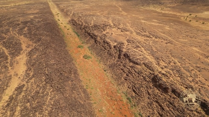 Канал Платона 19°39'33"N 12°31'20"W