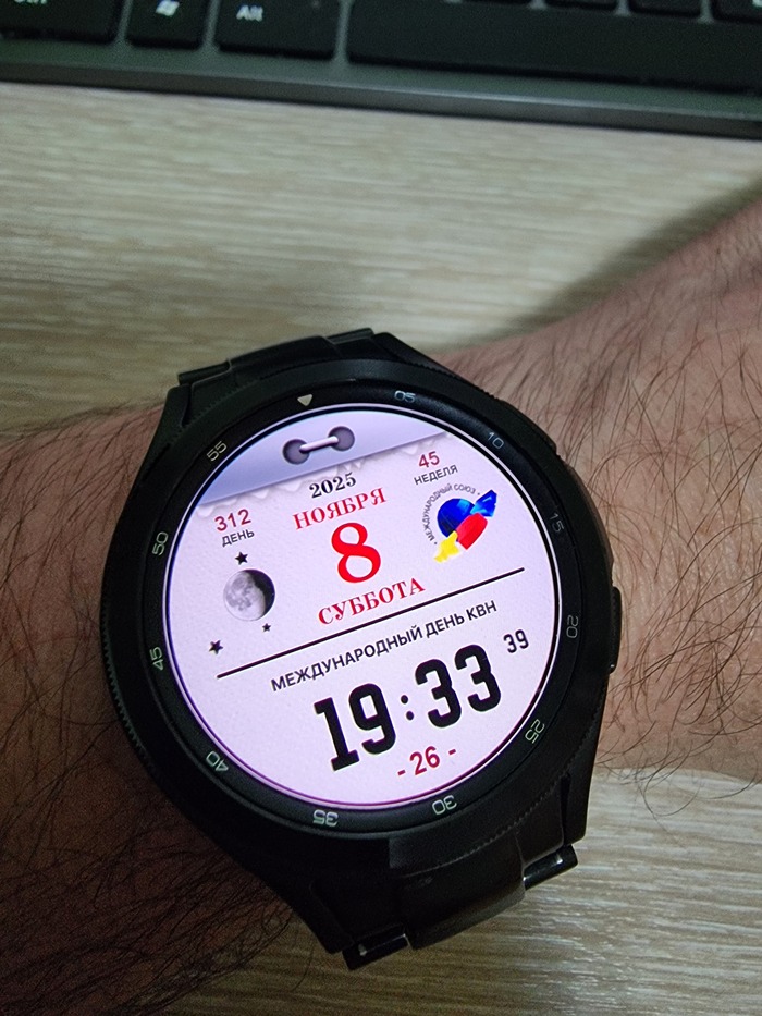 Циферблат для Wear OS "Отрывной календарь с фазами Луны"