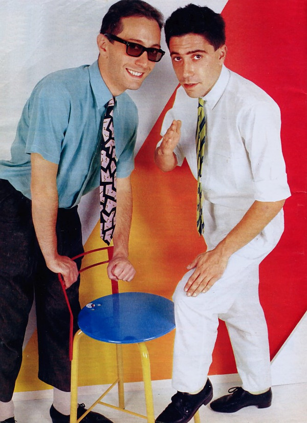 Песня была создана в 1983 году участником дуэта Righeira Джонсоном Ригейрой вместе с братьями Анджело Ла Бионда и Кармело Ла Бионда, которые считаются изобретателями итало-диско. 