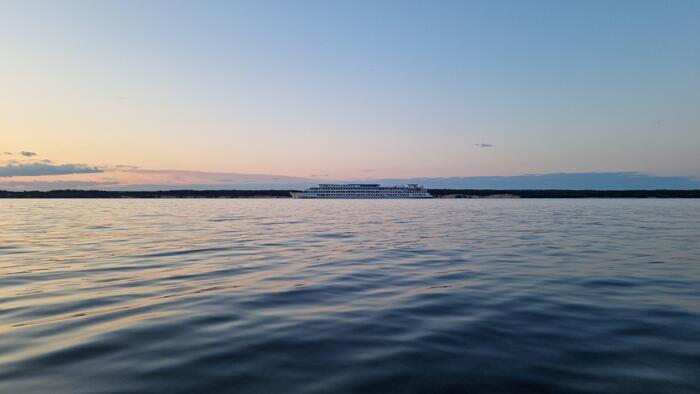 Конвейер туристического счастья. Здесь круизных теплоходов больше, чем маршруток в городе.