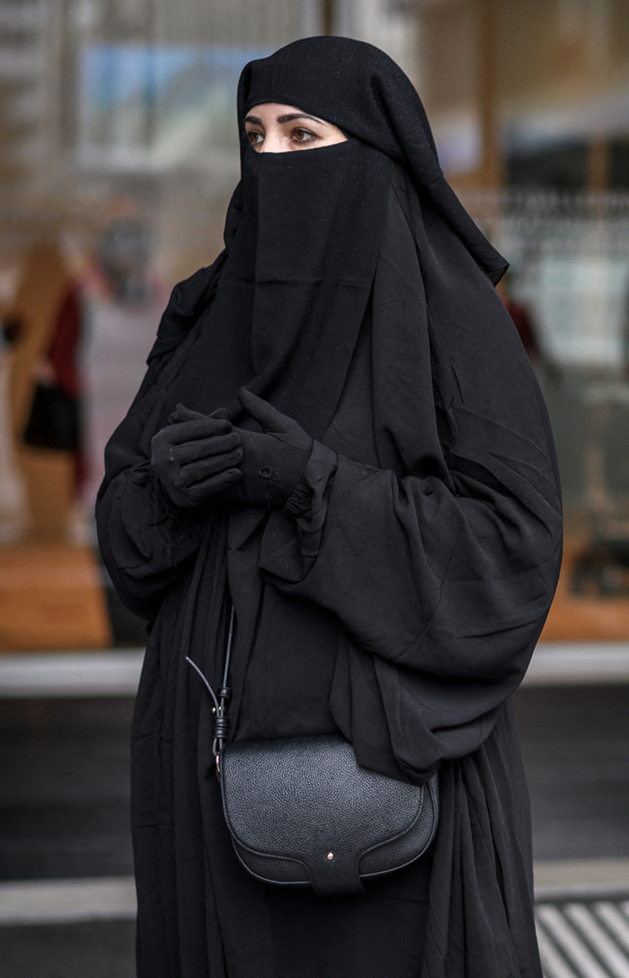  Ryl0n.0b0ev      -  !