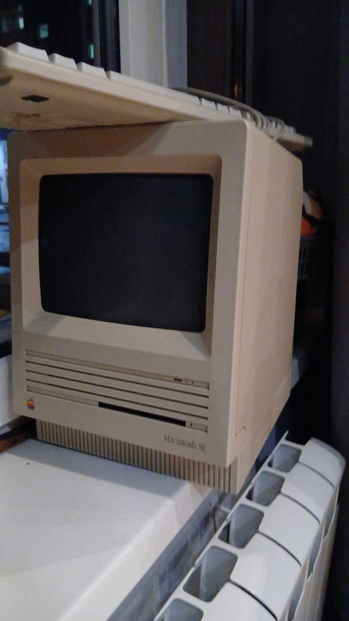   Macintosh SE