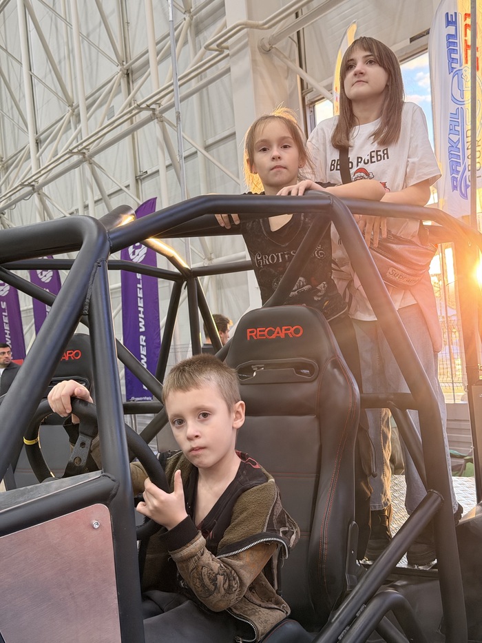 Полазать по багги — это вечная любовь детишек) в ламбуху никто не пустит детвору