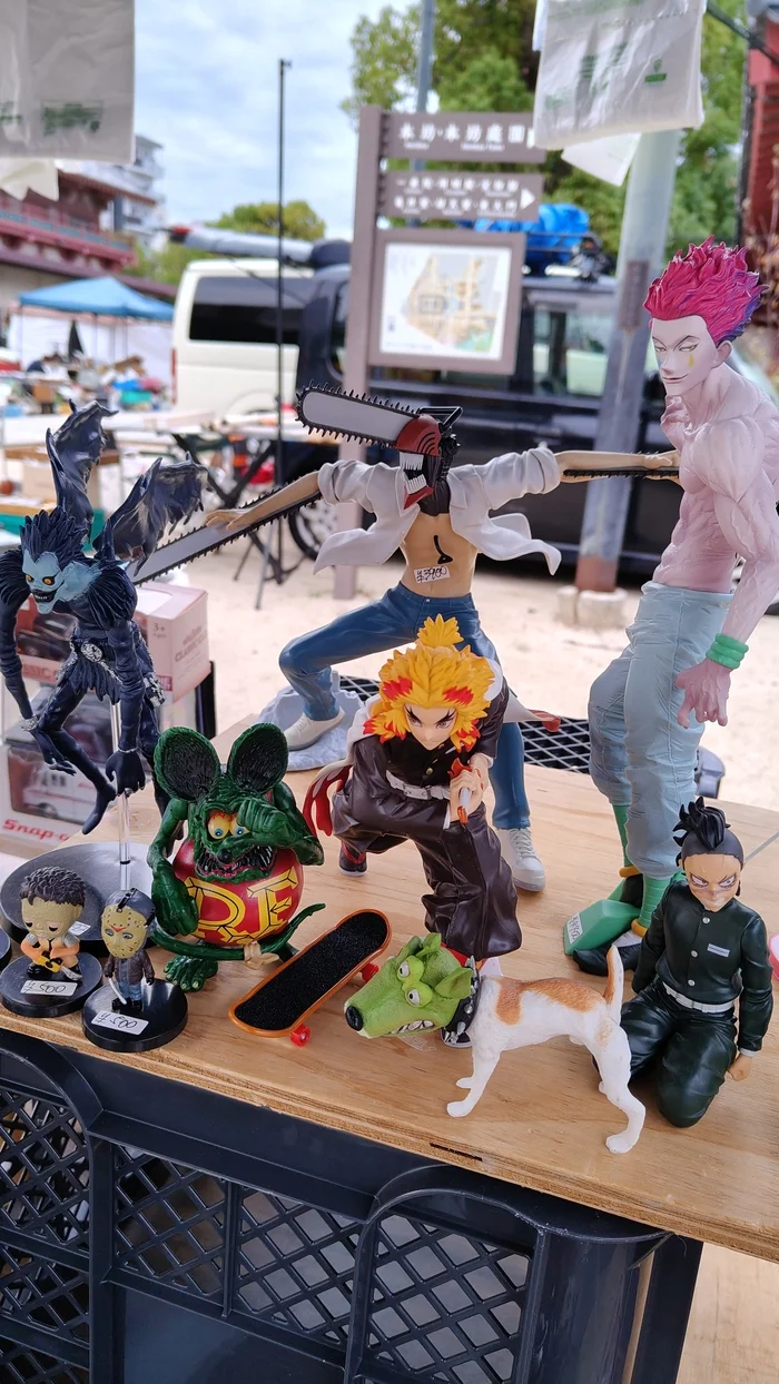 Очень популярны ванпис и клинок рассекающий демонов. Но и других тоже достаточно.