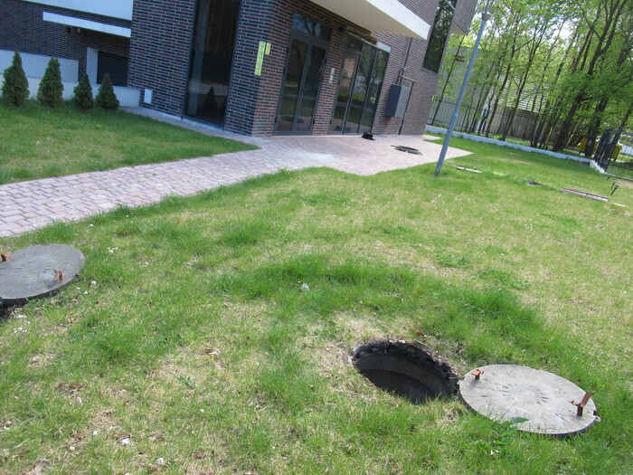 Лючок. Внешне - нормальный.