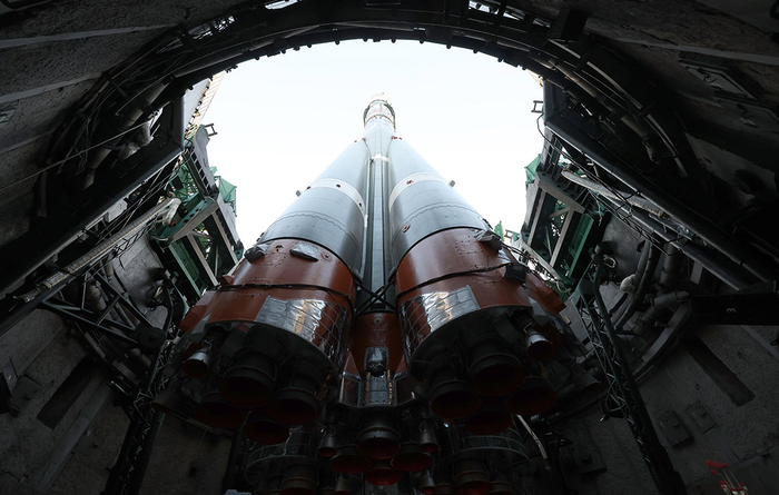 Ракету с кораблем "Союз МС-28" вывезли на стартовый стол космодрома БайконурФото: EPA/ТАСС