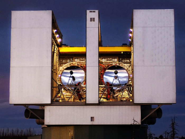 Большой Бинокулярный телескоп "LBT".