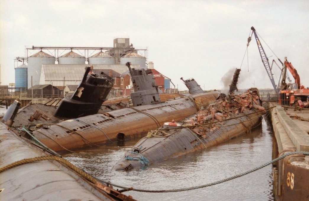 How an entire fleet of Soviet submarines ended up in an English port, and what does Pepsi-Cola have to do with it? - My, Submarine, Navy, Submarine fleet, Cola or Pepsi, Longpost, Fraud, Pepsi, the USSR, Decommissioned, Scrap metal, 1990