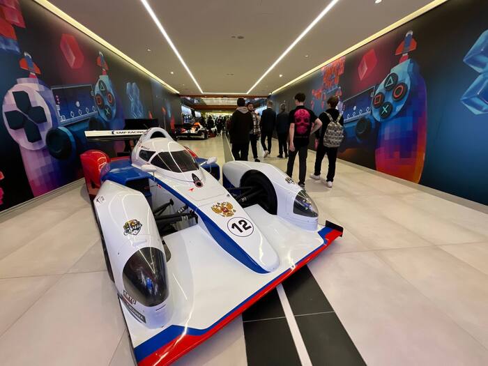 "Давно тебя не было в уличных гонках"