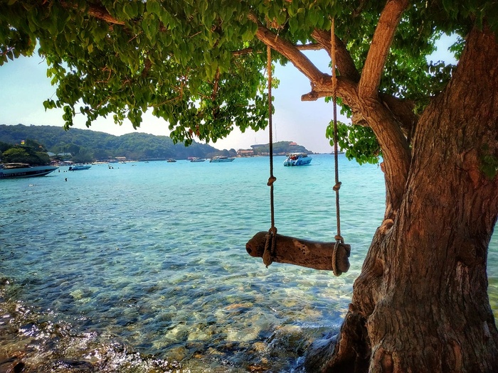 И где найти нам средства, чтоб вновь попасть туда...