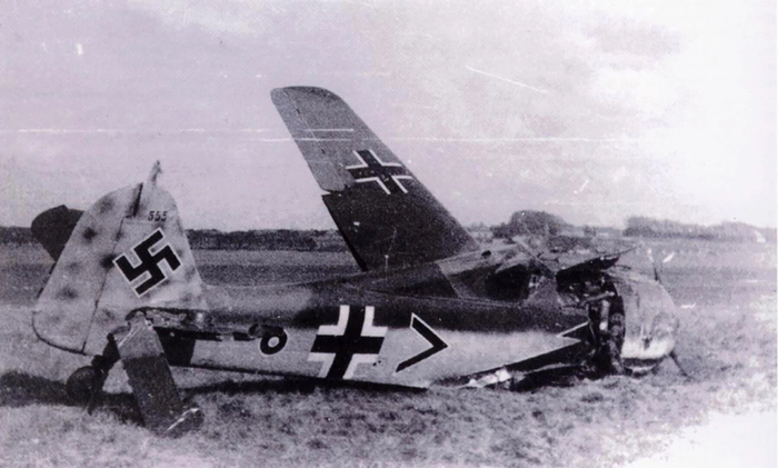 Немецкий ас (Эрих Лейе, 118 побед), блефуя, пошел на таран, но наш летчик отворачивать не собирался