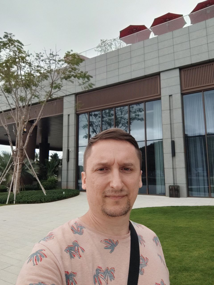 Моей любимой пляжной футболке исполнилось 10 лет! Но выброшу её я только тогда, когда дыры будут занимать >25% площади