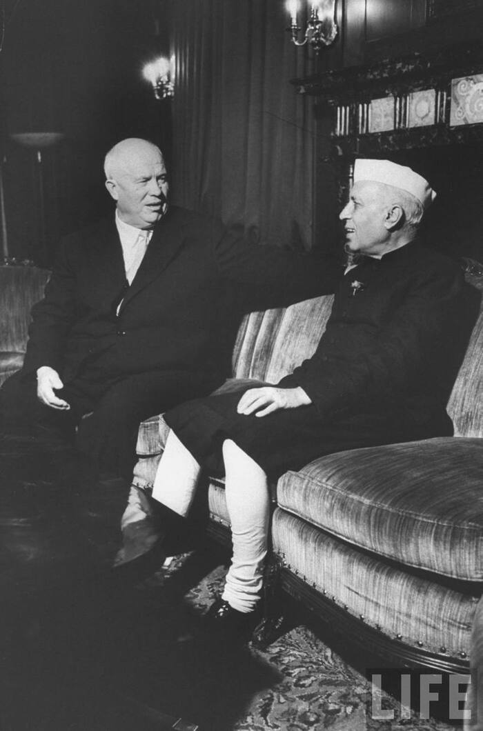 Хрущев встречается с Джавахарлалом Неру, во время сессии Ассамблеи ООН.