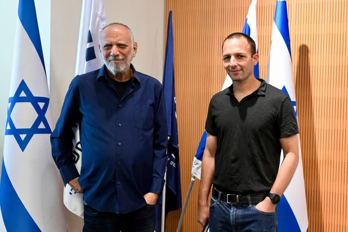 Дов Моран в молодости и сегодня