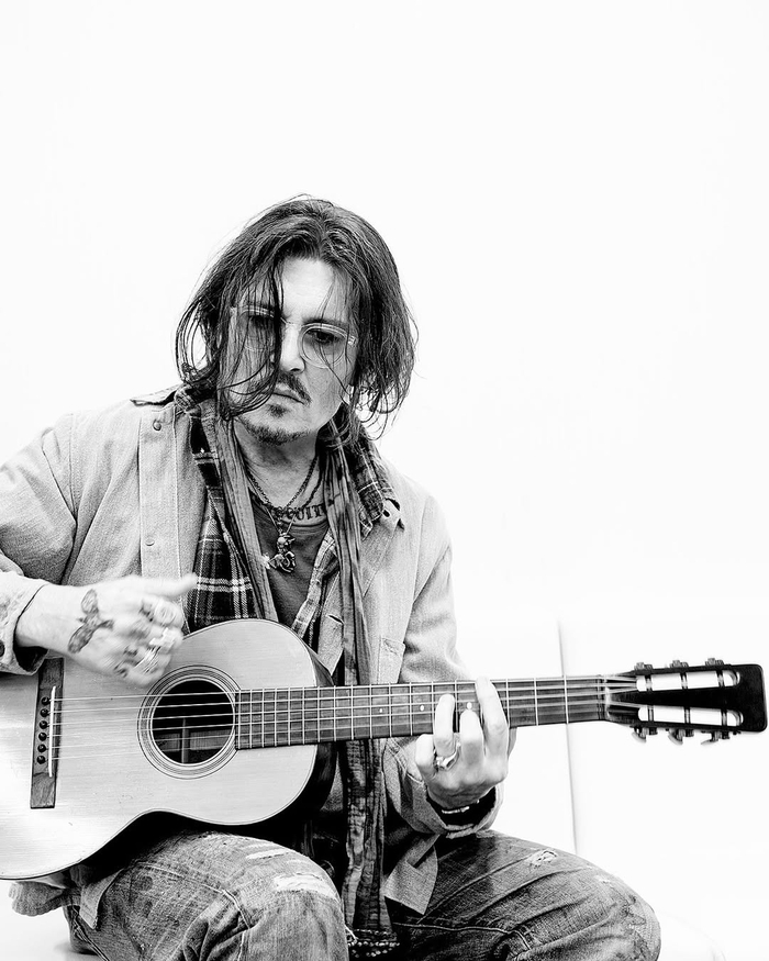 Джонни Депп во время поездки в Японию