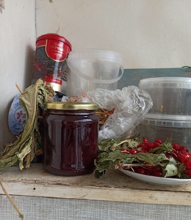 Несколько банок собственноручно приготовленного варенья позволят сэкономить немалые средства на сладостях к чаю