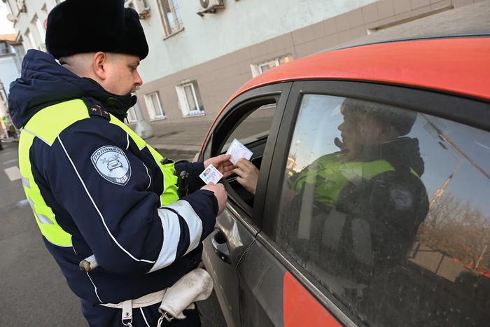 МВД приравняет электронные водительские права и СТС к бумажным